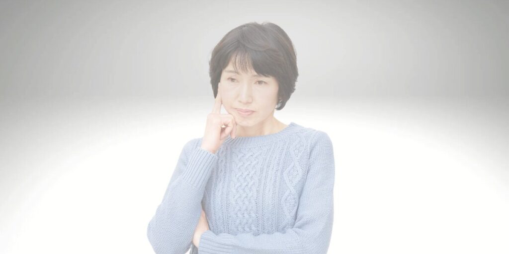 悩んでいる女性