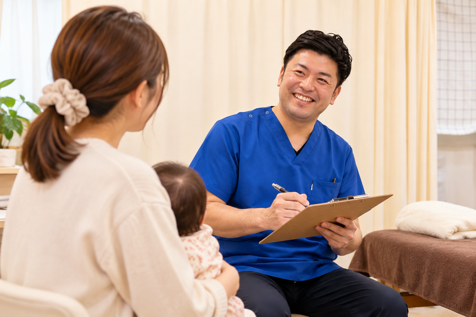 海老名すずらん整体院でお客様のお話を伺うスタッフ